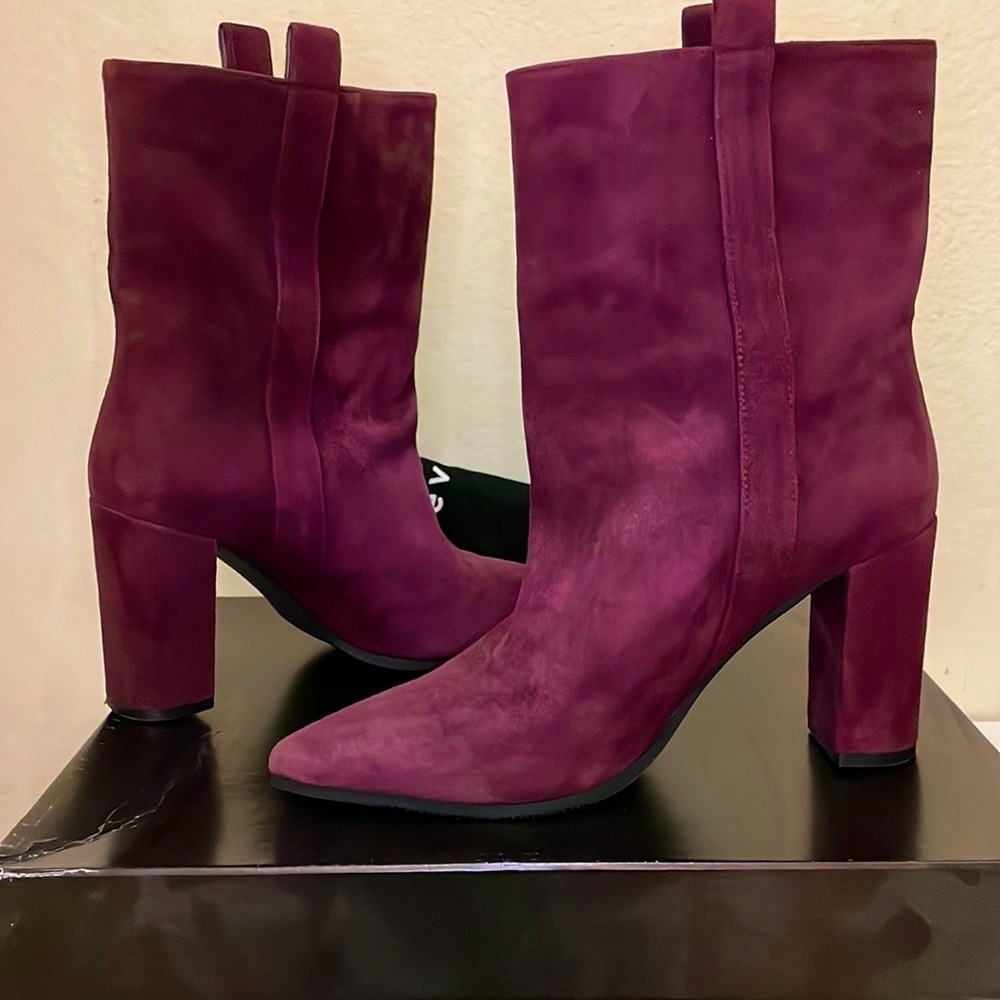 NWT Suede Five Seventy Five Burgundy Boot - Size 40 (9)